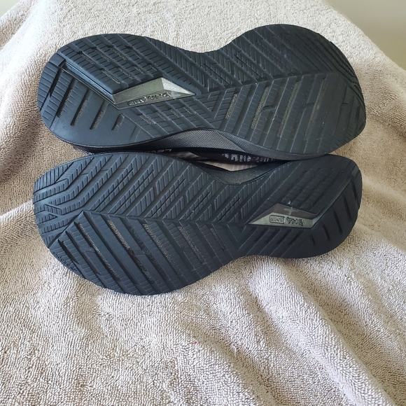 Brooks Levitate 4.0 7.5 women's - Picture 5 of 6